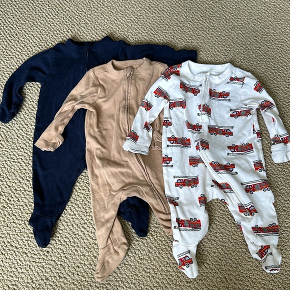 Old navy onesies 0-3 months ( 3 pairs) - Picture 1 of 4